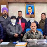 पीएसपीसीएल का जेई और लाइनमैन रिश्वत की दूसरी किश्त के रूप में 5000 रुपए लेते विजीलेंस ब्यूरो द्वारा काबू