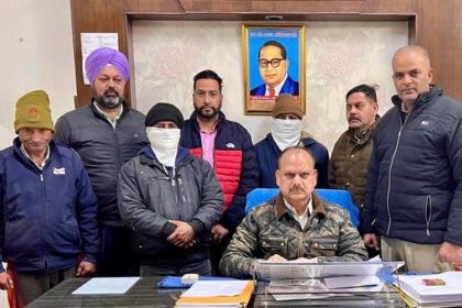 पीएसपीसीएल का जेई और लाइनमैन रिश्वत की दूसरी किश्त के रूप में 5000 रुपए लेते विजीलेंस ब्यूरो द्वारा काबू