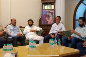 कैबिनेट मंत्री मोहिंदर भगत और मेयर विनीत धीर ने हंस राज हंस के साथ जताया दुख