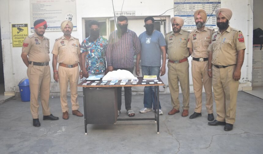 ਜਲੰਧਰ ਪੁਲਿਸ ਵੱਲੋਂ ਵੱਡੀ ਸਾਈਬਰ ਧੋਖਾਧੜੀ ਦਾ ਪਰਦਾਫਾਸ਼: 24 ਲੱਖ ਰੁਪਏ, 14 ਮੋਬਾਈਲ ਫ਼ੋਨ, 43 ਏਟੀਐਮ ਕਾਰਡ ਬਰਾਮਦ; 3 ਗ੍ਰਿਫ਼ਤਾਰ