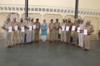 पुलिस कमिश्नर ने ‘ युद्ध नशे के विरुद्ध’ अभियान में उत्कृष्ट सेवाओं के लिए 15 पुलिस अधिकारियों को किया सम्मानित