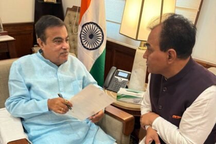 ਮੈਂਬਰ ਪਾਰਲੀਮੈਂਟ ਡਾ. ਰਾਜ ਕੁਮਾਰ ਚੱਬੇਵਾਲ ਨੇ ਕੇਂਦਰੀ ਮੰਤਰੀ ਨਿਤਿਨ ਗਡਕਰੀ ਨਾਲ ਕੀਤੀ ਮੁਲਾਕਾਤ, ਬਲਾਚੌਰ-ਹੁਸ਼ਿਆਰਪੁਰ-ਦਸੂਹਾ ਰੋਡ ਨੂੰ ਰਾਸ਼ਟਰੀ ਮਾਰਗ ਐਲਾਨਣ ਅਤੇ ਚੌੜਾ ਕਰਨ ਦੀ ਕੀਤੀ ਮੰਗ