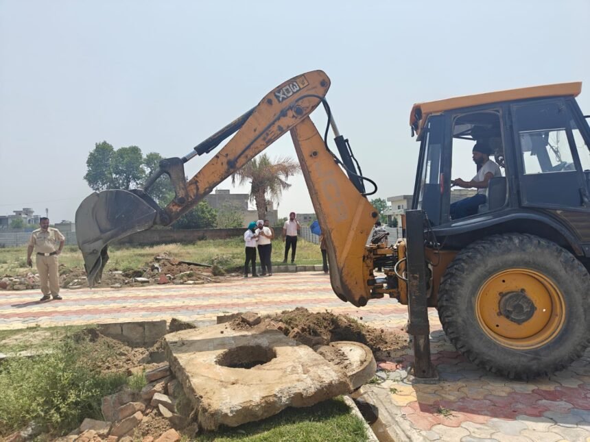 ਅੰਮ੍ਰਿਤਸਰ ਵਿਕਾਸ ਅਥਾਰਟੀ, ਪੁੱਡਾ ਨੇ ਅਣ-ਅਧਿਕਾਰਿਤ ਕਲੋਨੀਆਂ ਉੱਪਰ ਚਲਾਇਆ ਪੀਲਾ ਪੰਜਾ