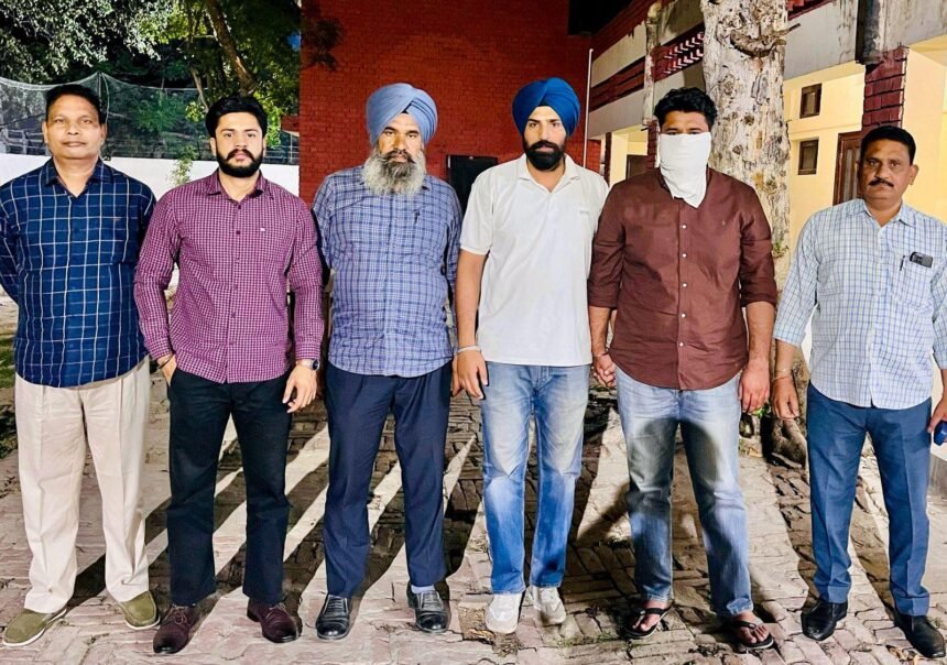 60,000 ਰੁਪਏ ਰਿਸ਼ਵਤ ਮੰਗਣ ਦੇ ਦੋਸ਼ ਹੇਠ ਵਿਜੀਲੈਂਸ ਬਿਊਰੋ ਵੱਲੋਂ ਸਿਪਾਹੀ ਕਾਬੂ, ਮੁਲਜ਼ਮ ਨੇ ਸ਼ਿਕਾਇਤਕਰਤਾ ਤੋਂ ਪਹਿਲਾਂ ਲਏ ਸੀ 50,000 ਰੁਪਏ