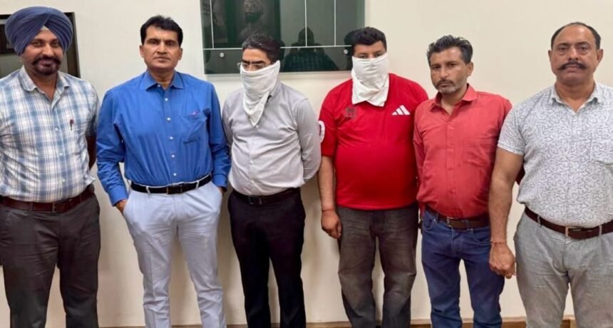 नगर निगम के सहायक टाउन प्लानर (ATP) और एक आर्किटेक्ट को 50,000 रुपये की रिश्वत मांगने के आरोप में विजिलेंस ने किया गिरफ्तार