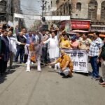 ਸ਼ਿਵ ਸੈਨਾ ਊਧਵ ਨੇ ਪਹਿਲਗਾਮ ਚ ਅੱਤਵਾਦੀ ਹਮਲੇ ਖਿਲਾਫ ਕੀਤਾ ਪ੍ਰਦਰਸ਼ਨ, ਮੁੱਖ ਮੰਤਰੀ ਉਮਰ ਅਬਦੁੱਲਾ ਦਾ ਫੂਕਿਆ ਪੁਤਲਾ