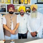 ਨੰਬਰਦਾਰਾਂ ਦੀਆਂ ਮੰਗਾਂ ਨੂੰ ਲੈਕੇ ਪੰਜਾਬ ਨੰਬਰਦਾਰ ਯੂਨੀਅਨ ਦੇ ਸੂਬਾ ਪ੍ਰਧਾਨ ਗੁਰਪਾਲ ਸਿੰਘ ਸਮਰਾ ਦੀ ਅਗਵਾਈ ਵਿੱਚ ਯੂਨੀਅਨ ਦੇ ਵਫਦ ਨੇ ਕੀਤੀ ਮਾਲ ਮੰਤਰੀ ਮੁੰਡੀਆਂ ਨਾਲ ਮੁਲਾਕਾਤ