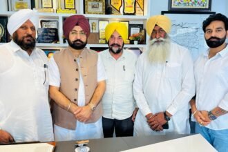 ਨੰਬਰਦਾਰਾਂ ਦੀਆਂ ਮੰਗਾਂ ਨੂੰ ਲੈਕੇ ਪੰਜਾਬ ਨੰਬਰਦਾਰ ਯੂਨੀਅਨ ਦੇ ਸੂਬਾ ਪ੍ਰਧਾਨ ਗੁਰਪਾਲ ਸਿੰਘ ਸਮਰਾ ਦੀ ਅਗਵਾਈ ਵਿੱਚ ਯੂਨੀਅਨ ਦੇ ਵਫਦ ਨੇ ਕੀਤੀ ਮਾਲ ਮੰਤਰੀ ਮੁੰਡੀਆਂ ਨਾਲ ਮੁਲਾਕਾਤ