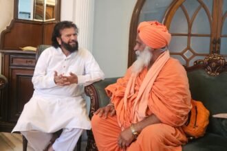 राज्यसभा सदस्य संत बलबीर सिंह सीचेवाल ने हंस राज हंस के साथ संवेदना की व्यक्त