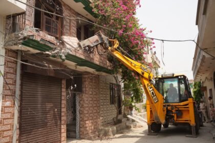 ‘ड्रग तस्करों के खिलाफ कार्रवाई ,युद्ध नशे के विरुद्ध’ अभियान के तहत जालंधर में अनाधिकृत ढांचों को किया ध्वस्त