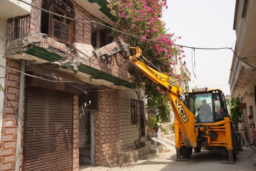 ‘ड्रग तस्करों के खिलाफ कार्रवाई ,युद्ध नशे के विरुद्ध’ अभियान के तहत जालंधर में अनाधिकृत ढांचों को किया ध्वस्त