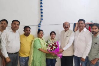 सरकारी स्कूल की छात्रा निहारिका 600 में से 590 अंक प्राप्त कर मेरिट लिस्ट में, कैबिनेट मंत्री मोहिंदर भगत ने दिया आशीर्वाद