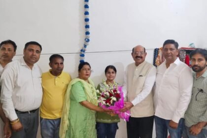 सरकारी स्कूल की छात्रा निहारिका 600 में से 590 अंक प्राप्त कर मेरिट लिस्ट में, कैबिनेट मंत्री मोहिंदर भगत ने दिया आशीर्वाद