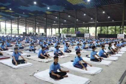 एलपीयू ने स्वास्थ्य के प्रति संदेश देते हुए उत्साह भरी भागदारी के साथ अंतर्राष्ट्रीय योग दिवस 2025 मनाया