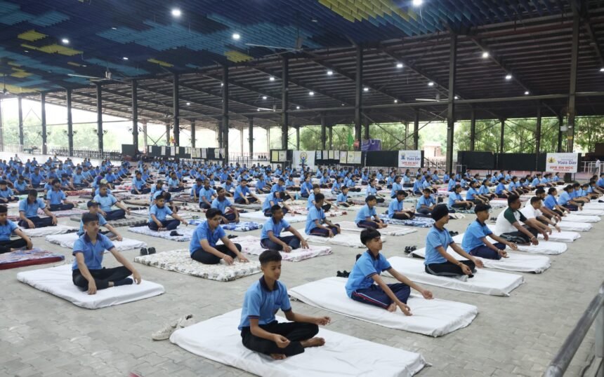 एलपीयू ने स्वास्थ्य के प्रति संदेश देते हुए उत्साह भरी भागदारी के साथ अंतर्राष्ट्रीय योग दिवस 2025 मनाया
