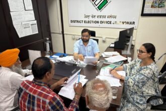 चुनाव तहसीलदार ने राजनीतिक पार्टियों के प्रतिनिधियों के साथ की बैठक, पोलिंग स्टेशन पर बूथ लेवल एजेंट नियुक्त करने को कहा