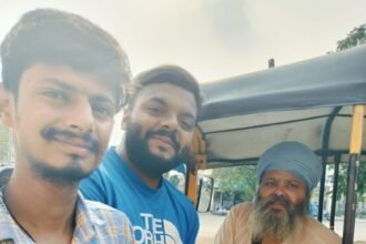 ईमानदारी जिंदा है, रास्ते में गिरा हुआ पर्स मालिक को दिया