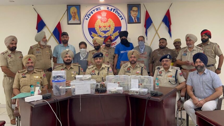ਕਪੂਰਥਲਾ ਪੁਲਿਸ ਵੱਲੋਂ ਬੈਂਕ ਡਕੈਤੀ ਦੇ ਲੋੜੀਂਦੇ 3 ਦੋਸ਼ੀ ਹਥਿਆਰਾਂ ਸਮੇਤ ਗ੍ਰਿਫਤਾਰ, 28 ਲੱਖ 67 ਹਜ਼ਾਰ ਰੁਪਏ ਸਮੇਤ 2 ਪਿਸਟਲ ਵੀ ਬਰਾਮਦ