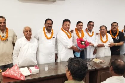 ਮੁਨੀਮ ਯੂਨੀਅਨ ਦੀ ਹੋਈ ਮੀਟਿੰਗ:ਅਵਿਨਾਸ਼ ਸ਼ਰਮਾ ਨੂੰ ਚੁਣਿਆ ਗਿਆ ਪ੍ਰਧਾਨ, ਬੋਲੇ ਸਮੱਸਿਆਵਾਂ ਜਲਦੀ ਹੀ ਕੀਤੀਆਂ ਜਾਣਗੀਆਂ ਹੱਲ