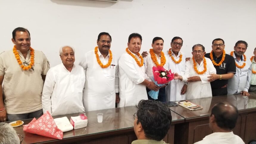 ਮੁਨੀਮ ਯੂਨੀਅਨ ਦੀ ਹੋਈ ਮੀਟਿੰਗ:ਅਵਿਨਾਸ਼ ਸ਼ਰਮਾ ਨੂੰ ਚੁਣਿਆ ਗਿਆ ਪ੍ਰਧਾਨ, ਬੋਲੇ ਸਮੱਸਿਆਵਾਂ ਜਲਦੀ ਹੀ ਕੀਤੀਆਂ ਜਾਣਗੀਆਂ ਹੱਲ