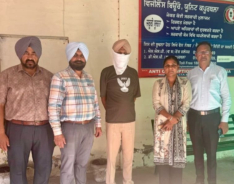 सहायक सब इंस्पेक्टर को 2,000 रुपए रिश्वत लेने के आरोप में विजिलेंस ब्यूरो ने किया गिरफ्तार सहायक सब इंस्पेक्टर को 2,000 रुपए रिश्वत लेने के आरोप में विजिलेंस ब्यूरो ने किया गिरफ्तार