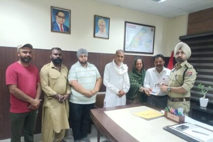 ਡੇਰਾ ਪੰਜ ਪੀਰ ਕਾਜਲੀ ਰੋਡ ਵਿਖੇ ਸਲਾਨਾ ਜੋੜ ਮੇਲਾ 28 ਤੇ 29 ਜੂਨ ਨੂੰ , ਐਸਪੀ ਹੈਡਕੁਆਰਟਰ ਤੇ ਐਸਐਚਓ ਨੂੰ ਦਿਤਾ ਸੱਦਾ ਪੱਤਰ