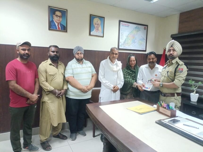 ਡੇਰਾ ਪੰਜ ਪੀਰ ਕਾਜਲੀ ਰੋਡ ਵਿਖੇ ਸਲਾਨਾ ਜੋੜ ਮੇਲਾ 28 ਤੇ 29 ਜੂਨ ਨੂੰ , ਐਸਪੀ ਹੈਡਕੁਆਰਟਰ ਤੇ ਐਸਐਚਓ ਨੂੰ ਦਿਤਾ ਸੱਦਾ ਪੱਤਰ