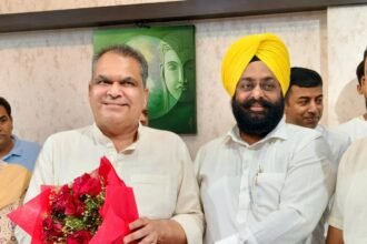 ਇੰਡੀਅਨ ਨੇ ਲੁਧਿਆਣਾ ਤੋਂ ਆਪ ਦੇ ਜੇਤੂ ਉਮੀਦਵਾਰ ਸੰਜੀਵ ਅਰੋੜਾ ਨੂੰ ਗੁਲਦਸਤਾ ਭੇਂਟ ਕਰਕੇ ਦਿੱਤੀਆਂ ਸ਼ੁਭਕਾਮਨਾਵਾ