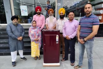 ਅਲਾਇੰਸ ਕਲੱਬ ਕਪੂਰਥਲਾ (ਕਿੰਗਸ) ਵੱਲੋਂ ਇੱਕ ਲੋੜਵੰਦ ਪਰਿਵਾਰ ਨੂੰ ਦਿੱਤਾ ਫਰਿਜ