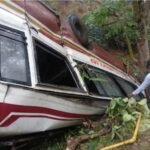 भारी बारिश के बीच हिमाचल प्रदेश में निजी बस खाई में गिरी, 25  लोग घायल, 3 लोग दबे