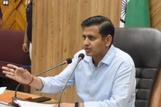 डिप्टी कमिश्नर ने एस.डी.एम. को 31 जुलाई तक जिले में सरकारी जमीनों की पहचान कर साइनबोर्ड लगाने का दिया निर्देश