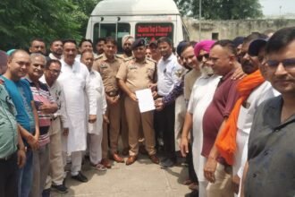 डॉक्टर सरबजीत सिंह के मामले में डीएसपी एवं थाना प्रभारी को सौंपा मांग पत्र