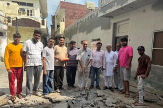 वार्ड नंबर आठ में सड़क निर्माण कार्य की हुई शुरुआत