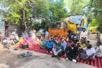 ਨਗਰ ਕੌਂਸਲ ਕਰਤਾਰਪੁਰ ਦੇ ਸਫਾਈ ਸੇਵਕ ,ਸੀਵਰਮੈਨ ਇਲੈਕਟਰੀਸ਼ੀਅਨ ,ਪੰਪ ਆਪਰੇਟਰ ਗਏ ਹੜਤਾਲ ਤੇ