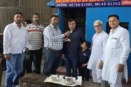 आप नेता वरुण बावा का जन्मदिन मनाया, एवं बधाई दी