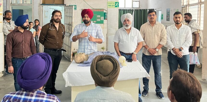 सीएचसी करतारपुर में सी.पी.आर के बारे में दी गई सिखलाई