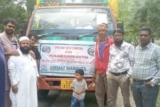 ਉੱਮਤ ਮਾਨਵਤਾ ਵੈੱਲਫੇਅਰ ਐਂਡ ਚੈਰੀਟੇਬਲ ਟਰੱਸਟ ਅਹਿਮਦਾਬਾਦ ਵਲੋਂ ਹੜ੍ਹ ਪੀੜਤਾਂ ਨੂੰ  500 ਕਿੱਟਾਂ ਭੇਟ