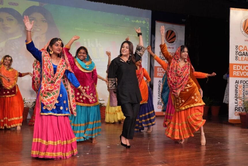 बॉलीवुड सेंसेशन शहनाज़ गिल एलपीयू में पुरानी यादों के साथ लौटीं, सालाना फेस्ट ‘मैग्नीट्यूड 2025’ का किया उद्घाटन