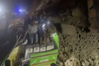 हिमाचल के बिलासपुर में बड़ा हादसा, पहाड़ से बस पर गिरे पत्थर और मलबा, 15 लोगों की मौत