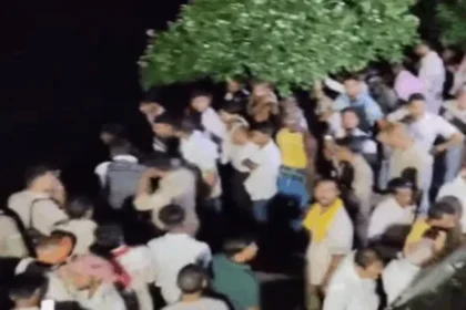 छठ पूजा के दौरान यूपी में बड़ा हादसा, सेल्फी लेते समय नदी में नाव पलटी, कई लोग डूबे, चार बच्चों की मौत