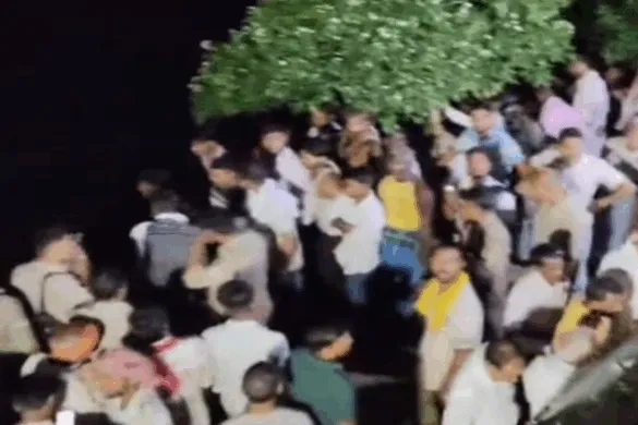 छठ पूजा के दौरान यूपी में बड़ा हादसा, सेल्फी लेते समय नदी में नाव पलटी, कई लोग डूबे, चार बच्चों की मौत