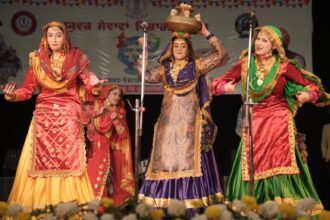 एलपीयू ने पंजाब स्टेट यूथ फेस्टिवल 2025 में ओवरऑल चैंपियनशिप की जीती ट्राफी