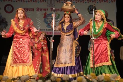 एलपीयू ने पंजाब स्टेट यूथ फेस्टिवल 2025 में ओवरऑल चैंपियनशिप की जीती ट्राफी