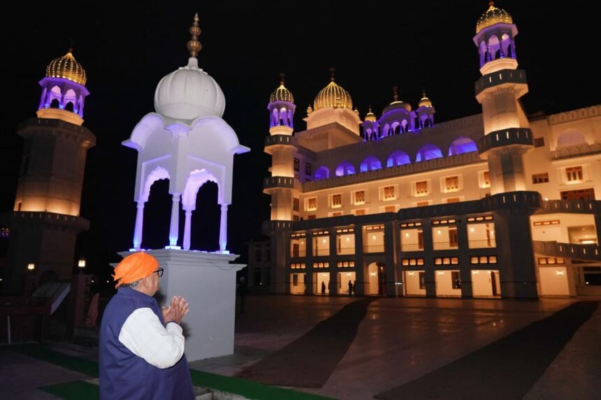 पंजाब के राज्यपाल गुरुद्वारा दरबार श्री गुरु ग्रंथ साहिब जी बुलंदपुरी साहिब में हुए नतमस्तक पंजाब के राज्यपाल गुरुद्वारा दरबार श्री गुरु ग्रंथ साहिब जी बुलंदपुरी साहिब में हुए नतमस्तक