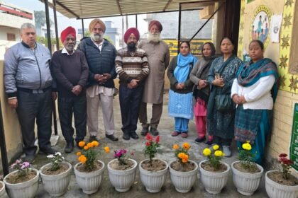 डॉ. भीम राव अंबेडकर जी के प्री-निर्बाण दिवस पर समाजसेवी संस्था नेकी दी दुकान ने दिये डिस्पेंसरी को गमले