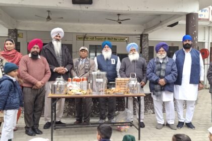 धन धन माता गुजर कौर जी और चार साहिबजादों व बाबा मोती राम मेहरा जी की याद में लगाया दूध का लंगर