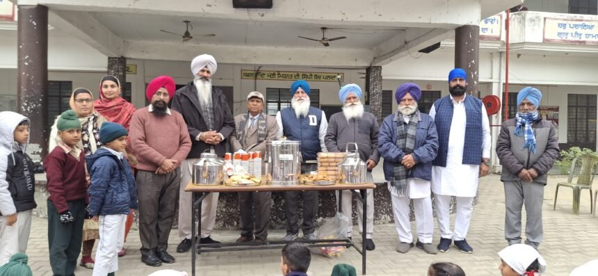 धन धन माता गुजर कौर जी और चार साहिबजादों व बाबा मोती राम मेहरा जी की याद में लगाया दूध का लंगर