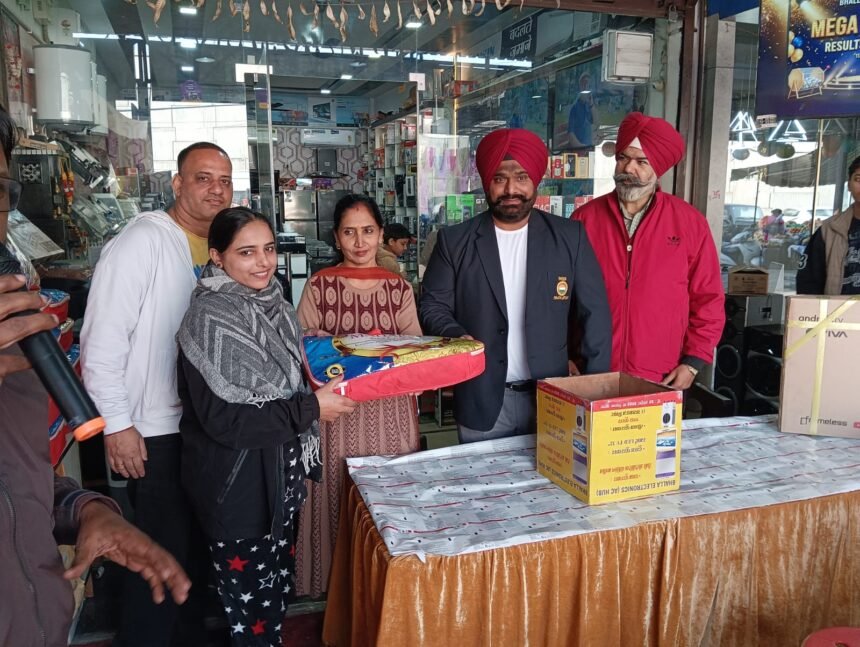 भल्ला इलेक्ट्रॉनिक्स एसी हब करतारपुर ने निकाले उपभोक्ता के लिए लक्की ड्रा