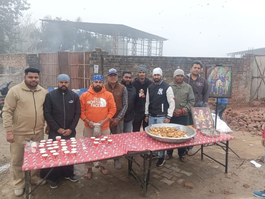 करतारपुर में साहिबजादों की शहीदी को समर्पित लगाया गर्म दूध का लंगर करतारपुर में साहिबजादों की शहीदी को समर्पित लगाया गर्म दूध का लंगर
