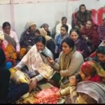 प्राचीन शिव मंदिर में मासिक संकीर्तन दौरान श्रद्धालु हुए मंत्रमुग्ध